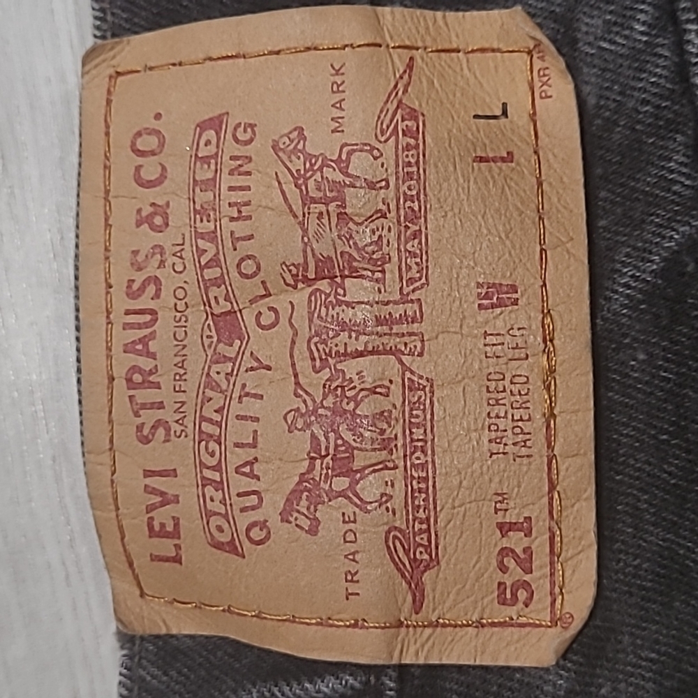 Levi's 521 Tapered High Waisted Shorts - Picture 7 of 10